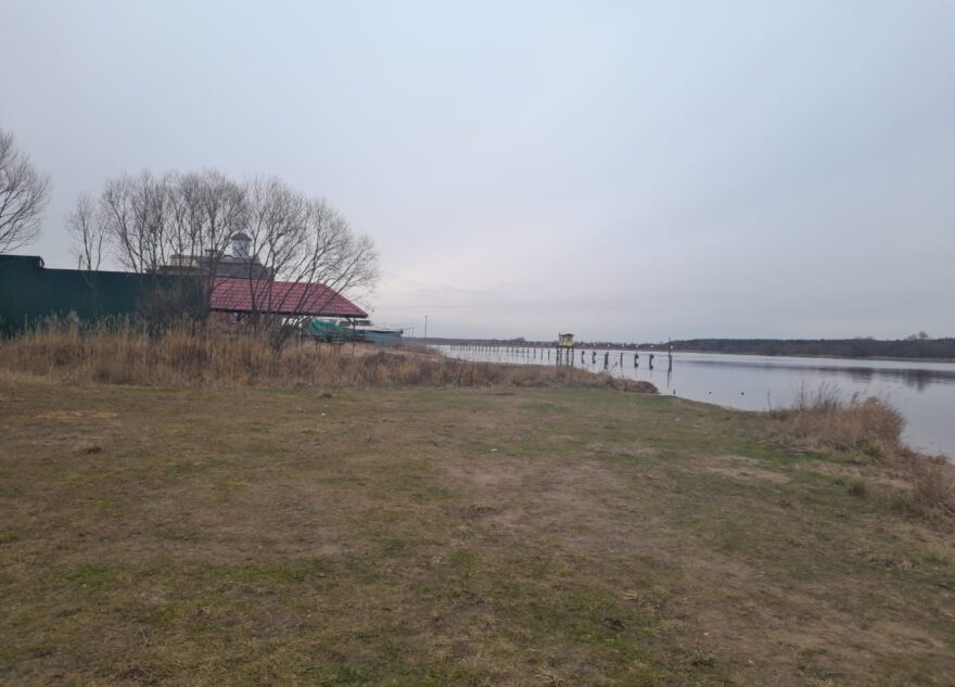 Базу отдыха в Тверской области заставили убрать забор, мешавший местным пройти к Волге