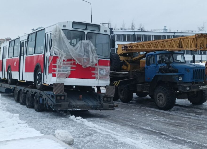 В Твери появился памятник троллейбусу