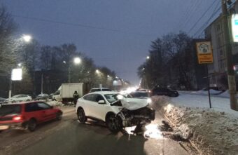 Женщина пострадала в столкновении "Хавала" и ГАЗели в Твери Женщина пострадала в столкновении "Хавала" и ГАЗели в Твери