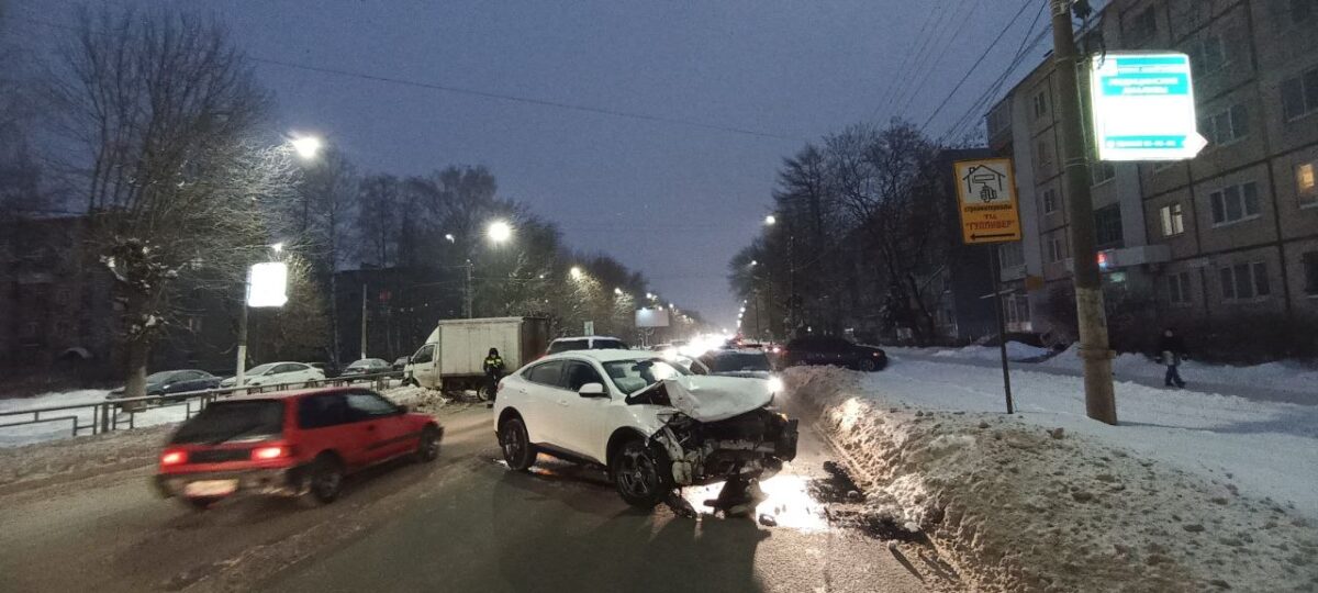 Женщина пострадала в столкновении "Хавала" и ГАЗели в Твери