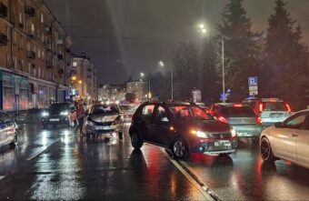 Водитель пострадал в столкновении двух иномарок в центре Твери Водитель пострадал в столкновении двух иномарок в центре Твери