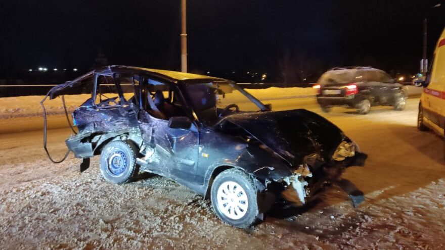 Девушка пострадала в тройном ДТП на мосту в Твери