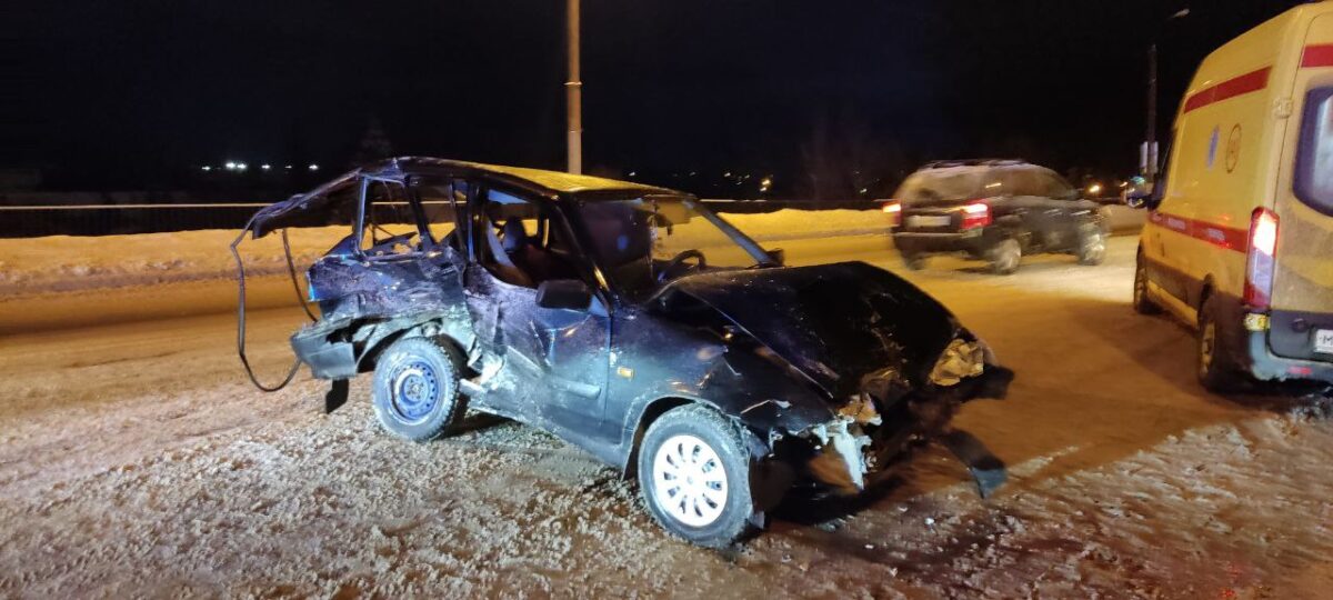 Девушка пострадала в тройном ДТП на мосту в Твери