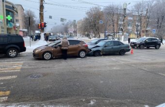 Трёхлетняя девочка пострадала в столкновении двух иномарок в Твери