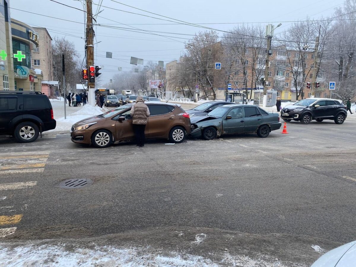 Трёхлетняя девочка пострадала в столкновении двух иномарок в Твери