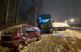 Два человека пострадали в ДТП с участием "Матиза" и фуры под Тверью