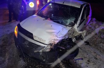 Два человека пострадали в столкновении легковушки и мусоровоза под Тверью Два человека пострадали в столкновении легковушки и мусоровоза под Тверью