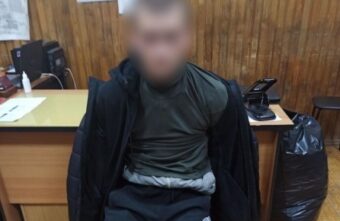 Под Тверью мужчина с ножом и баллончиком напал на почтальонку