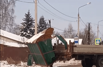 Остановку, сбитую грузовиком с прицепом под Тверью, отремонтируют