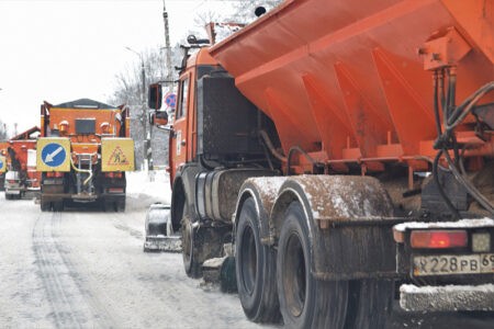 В администрации Твери рассказали, сколько снега вывезли из города за выходные