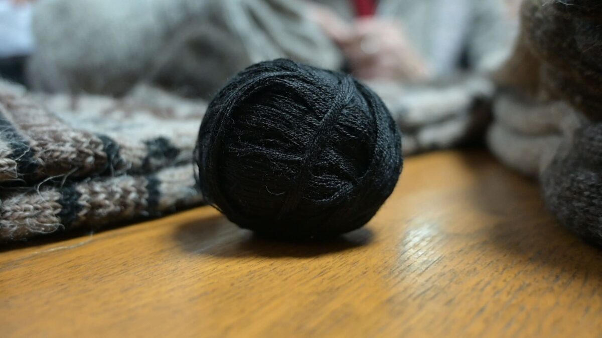 Жители Тверской области пишут бойцам теплые письма и дарят теплые подарки  