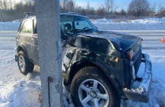 В Тверской области женщина-водитель врезалась в столб