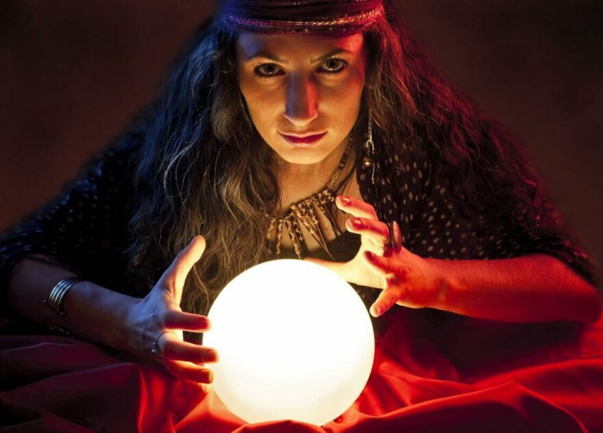 Россиянам рассказали, стоит ли верить предсказаниям