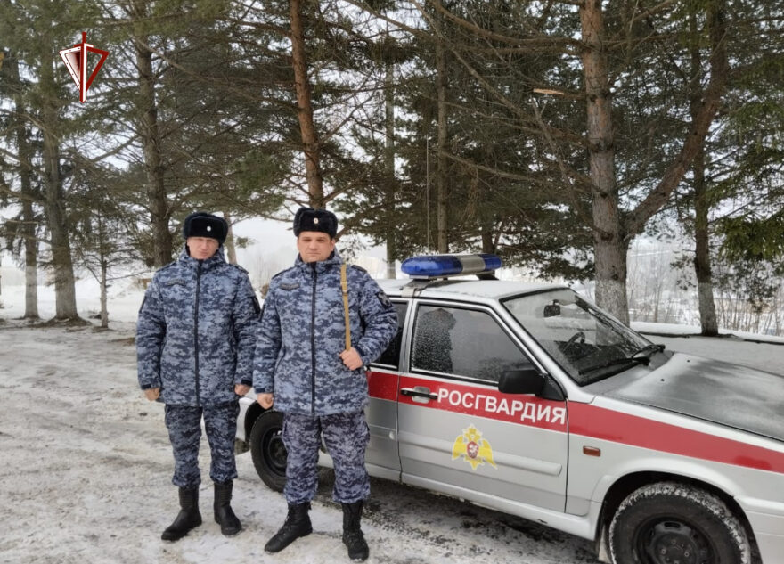 Росгвардейцы помогли эвакуировать людей на пожаре в Тверской области