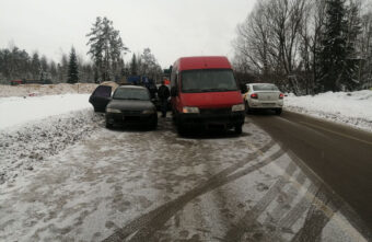 При массовом ДТП под Тверью пострадали два человека