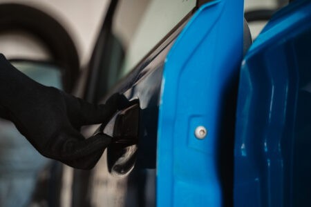 В Тверской области молодой парень украл магнитолу и был пойман