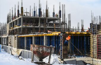 Губернатор Игорь Руденя проинспектировал строительство Бежецкой ЦРБ Губернатор Игорь Руденя проинспектировал строительство Бежецкой ЦРБ