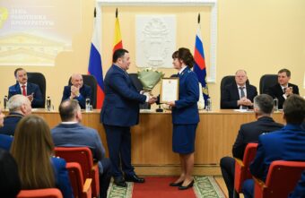 Игорь Руденя в День работника прокуратуры РФ наградил сотрудников ведомства в Тверской области