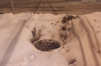 В Заволжском районе тверитяне могут провалиться в открытый колодец