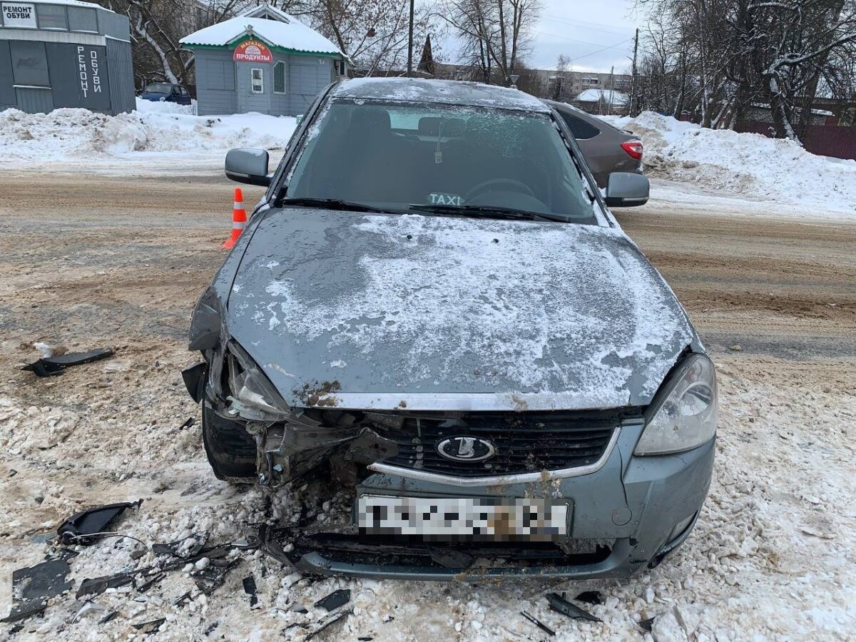 Пострадал пассажир Лады: ДТП в Калязине