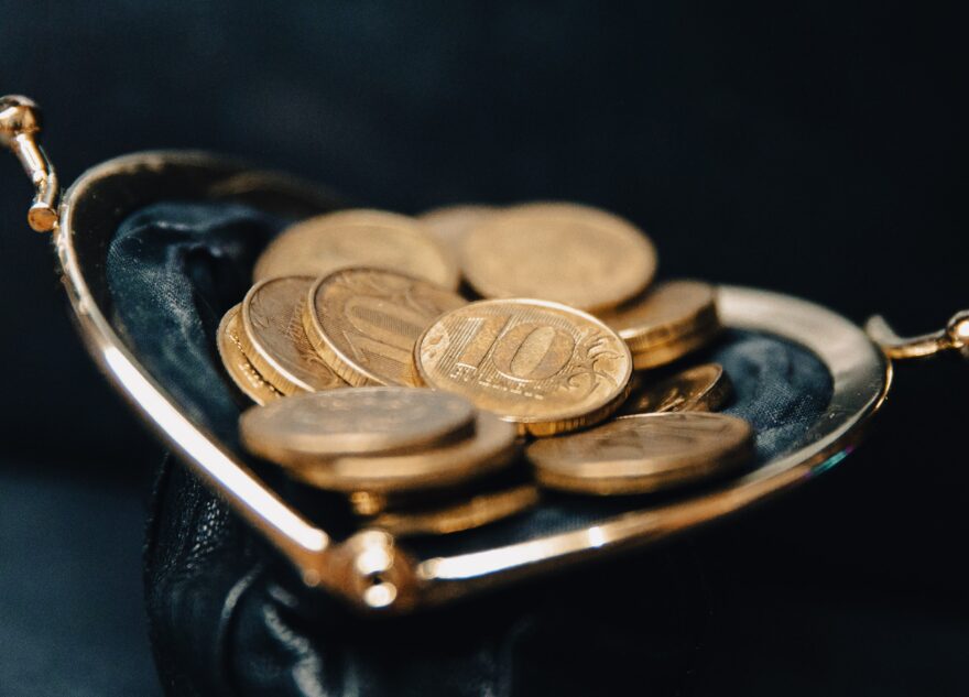 Миллион россиян стали получать пенсии на карты ВТБ