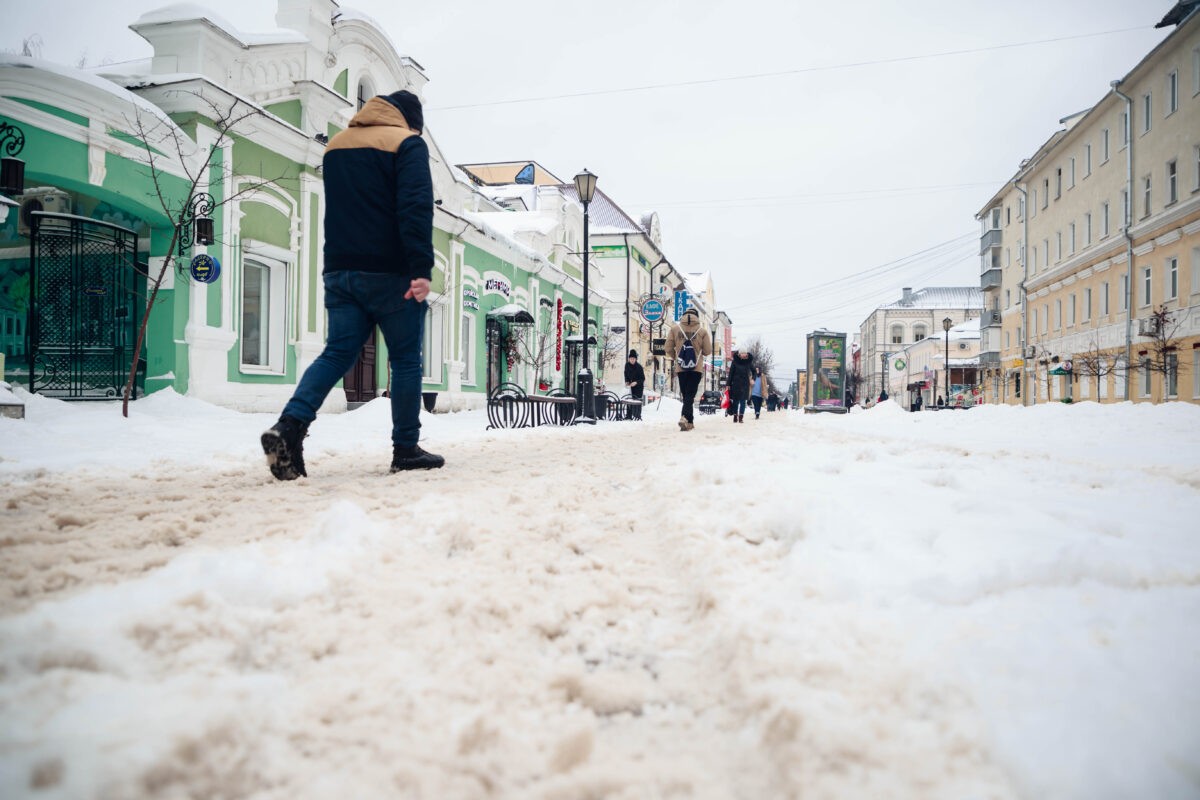 Люди живущие в твери. Снег или лед в городе Твери сегодня. Снег это хорошо Кравчук. Снежная Геншин Россия. Тверь жизнь в городе отзывы.