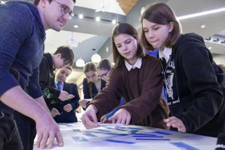 Для школьников Тверской области провели урок по безопасному поведению в соцсетях Для школьников Тверской области провели урок по безопасному поведению в соцсетях