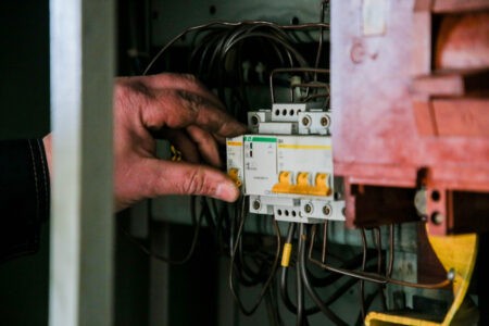 Проблема с электричеством в деревне Тверской области наконец-то решена Проблема с электричеством в деревне Тверской области наконец-то решена