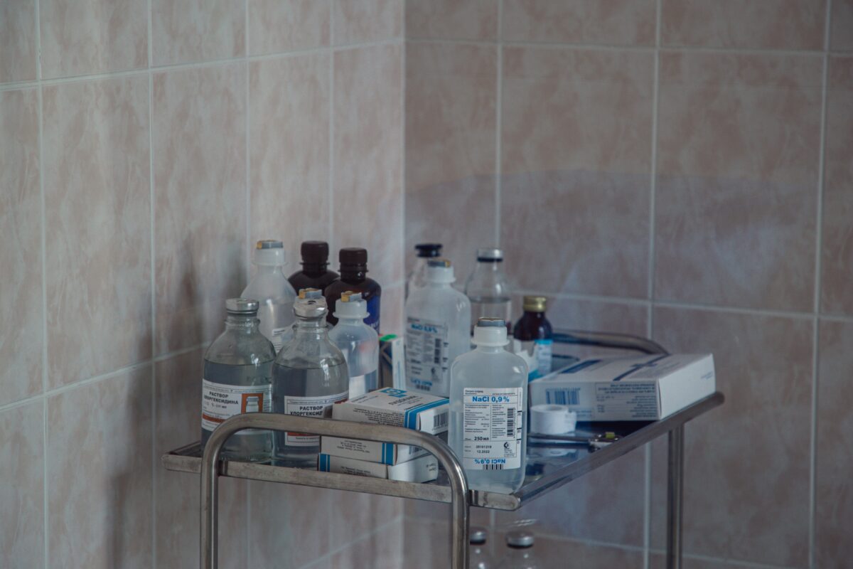 Просроченные медицинские инструменты обнаружили в больнице в Тверской области