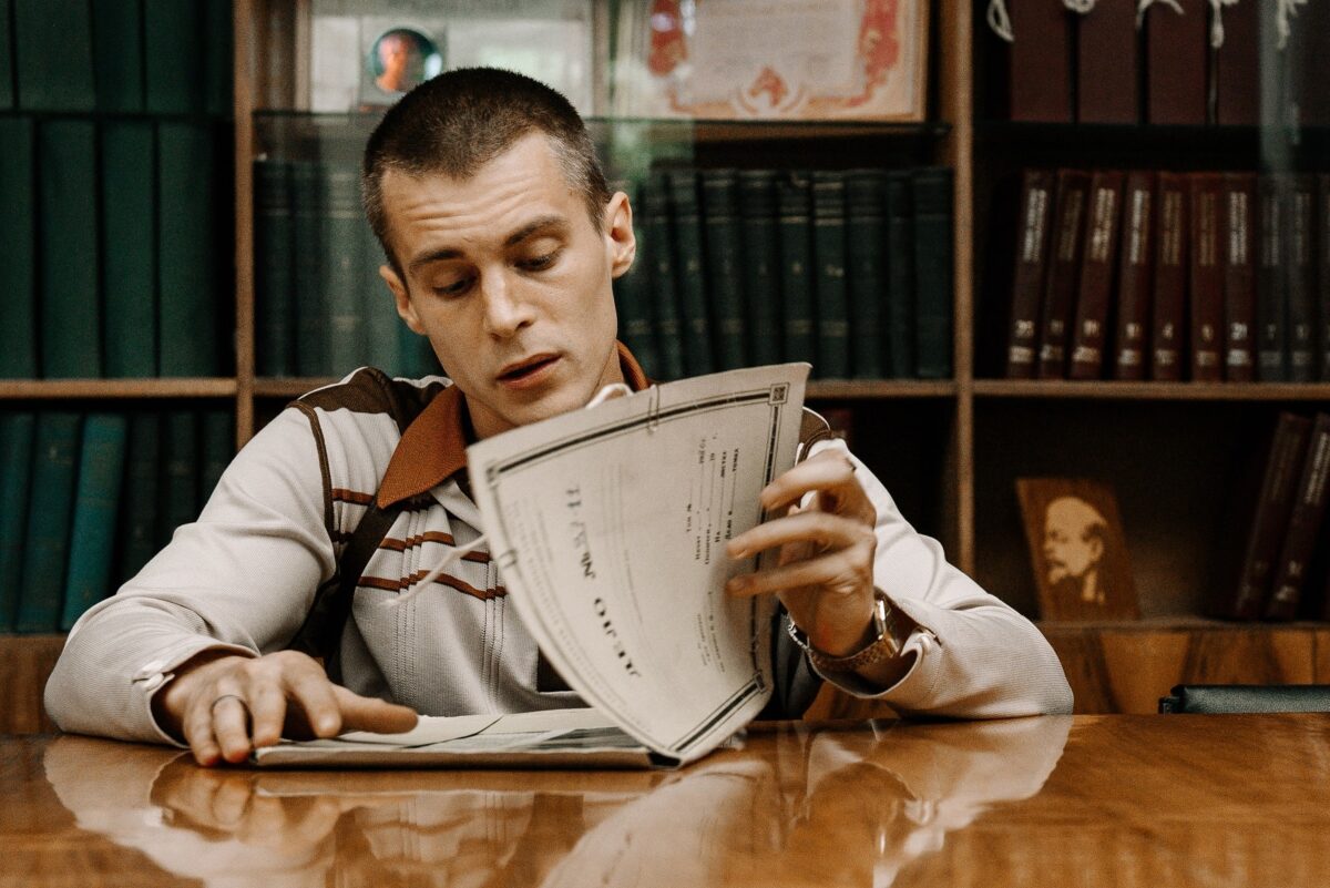 Wink и more.tv представили тизерный ролик сериала «Фишер» с Иваном Янковским и Сашей Бортич в главных ролях