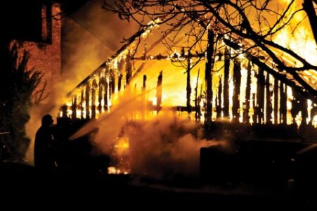 Из-за неправильной работы печи в Тверской области сгорела баня