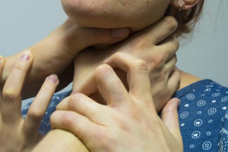 Неуравновешенный сожитель, пытавшийся задушить женщину в Тверской области, был задержан Неуравновешенный сожитель, пытавшийся задушить женщину в Тверской области, был задержан