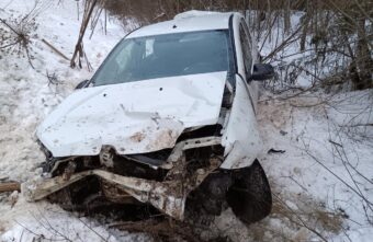 В Тверской области пострадал водитель вылетевшей в кювет иномарки