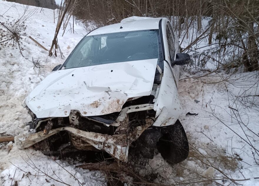 В Тверской области пострадал водитель вылетевшей в кювет иномарки В Тверской области пострадал водитель вылетевшей в кювет иномарки