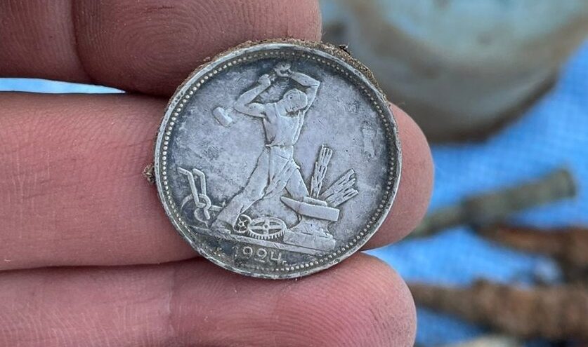 Под Ржевом в Тверской области поисковики нашли останки красноармейцев