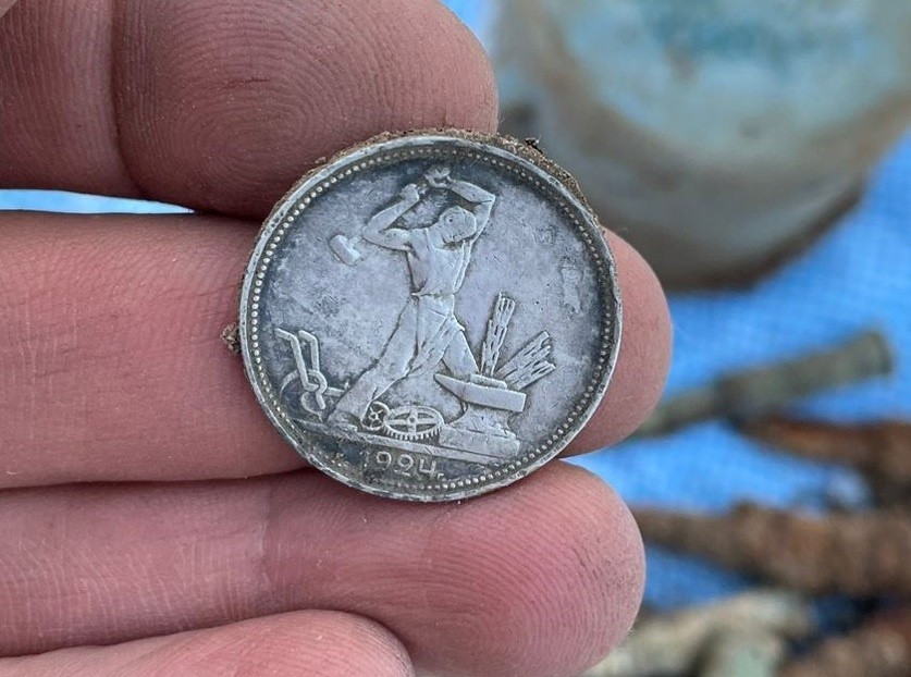 Под Ржевом в Тверской области поисковики нашли останки красноармейцев