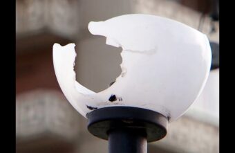 В Тверской области наказали вандала, разбившего фонари в парке В Тверской области наказали вандала, разбившего фонари в парке