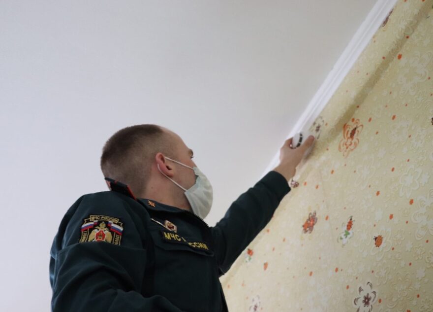 Более 7 тысяч пожарных извещателей установили в домах многодетных семей Тверской области в 2022 году