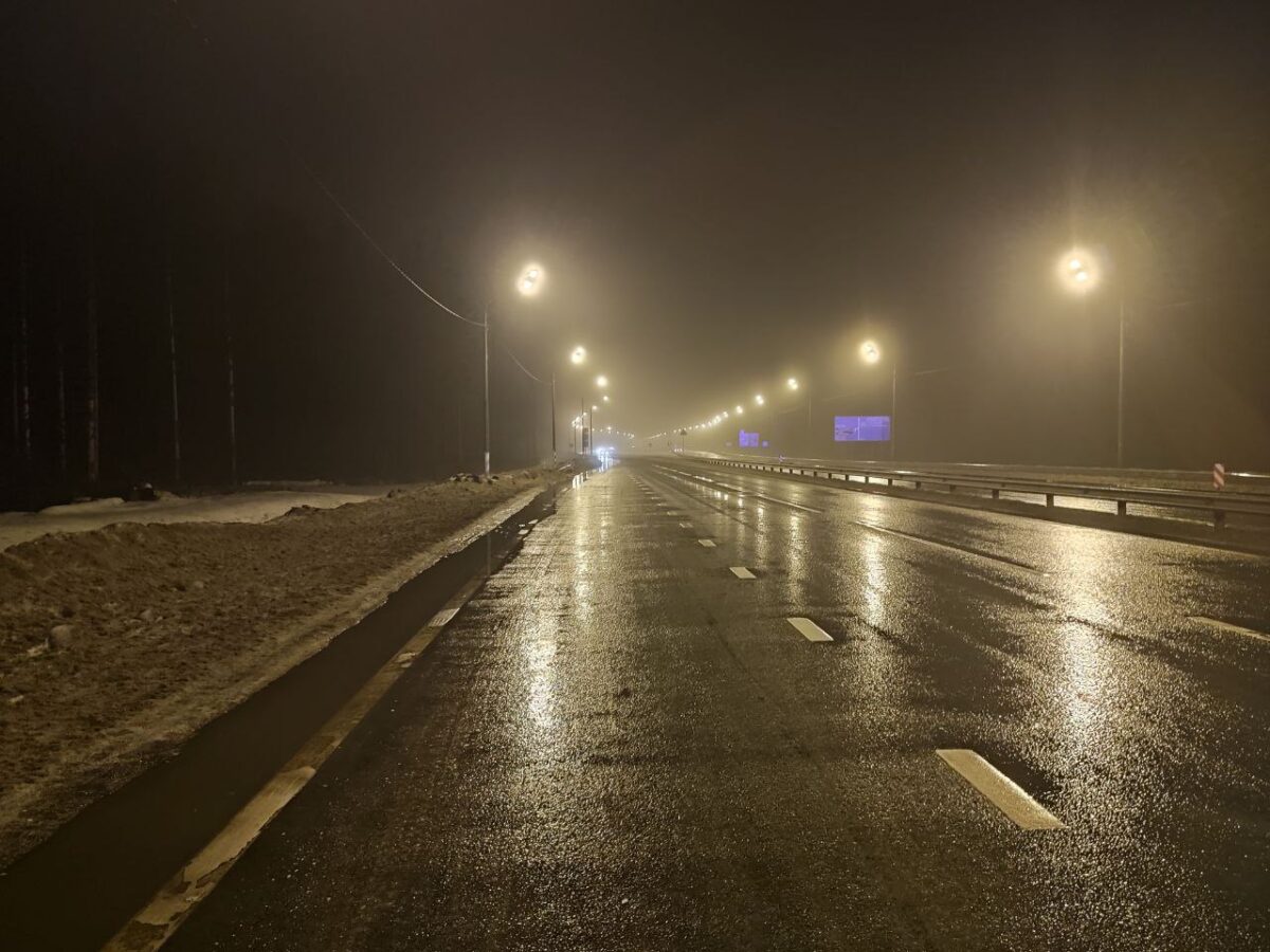 На трассе в Тверской области легковушка вылетела в кювет