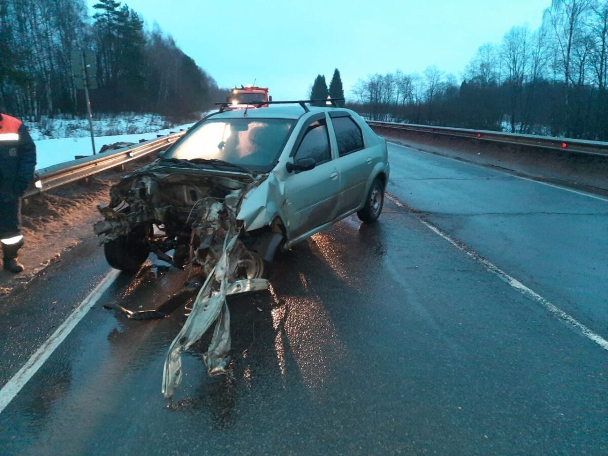 Три человека получили травмы в ДТП в Тверской области