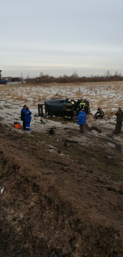 В Тверской области внедорожник съехал в кювет В Тверской области внедорожник съехал в кювет