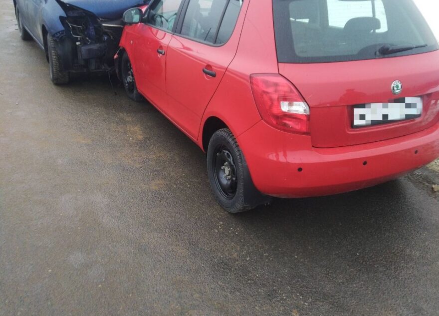 На окружной под Тверью лоб в лоб столкнулись легковушки