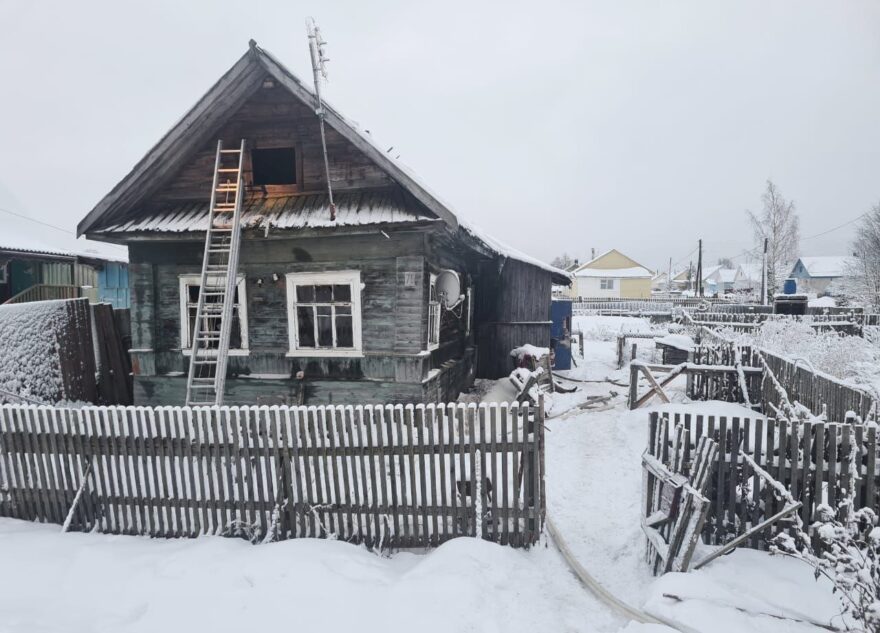 В поселке в Тверской области на пожаре погиб мужчина