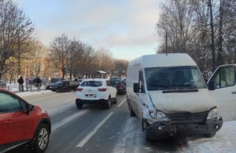 Женщина пострадала в столкновении ВАЗа и "Мерседеса" в Твери Женщина пострадала в столкновении ВАЗа и "Мерседеса" в Твери