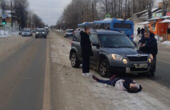 Пьяная женщина попала под колёса иномарки в Твери