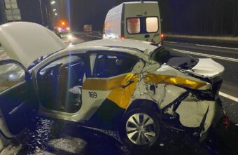 4 человека пострадали в столкновении легковушки с фурой в Тверской области 4 человека пострадали в столкновении легковушки с фурой в Тверской области