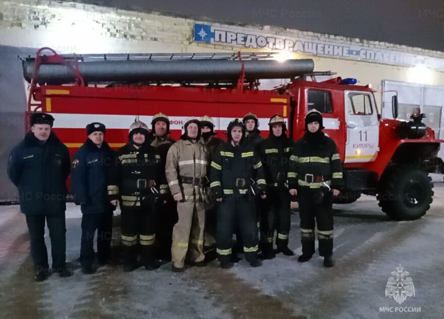 В Тверской области пожарные спасли двух мужчин из задымлённой квартиры В Тверской области пожарные спасли двух мужчин из задымлённой квартиры