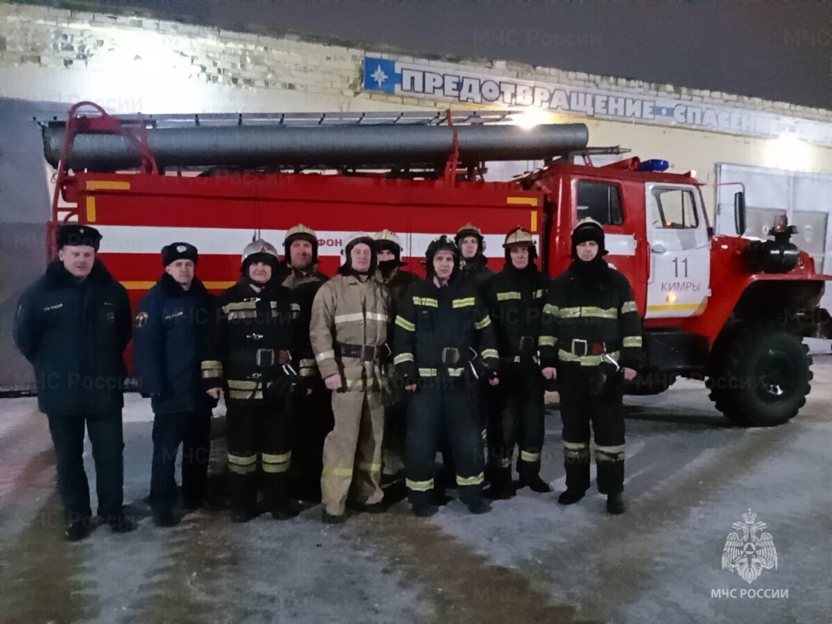 В Тверской области пожарные спасли двух мужчин из задымлённой квартиры