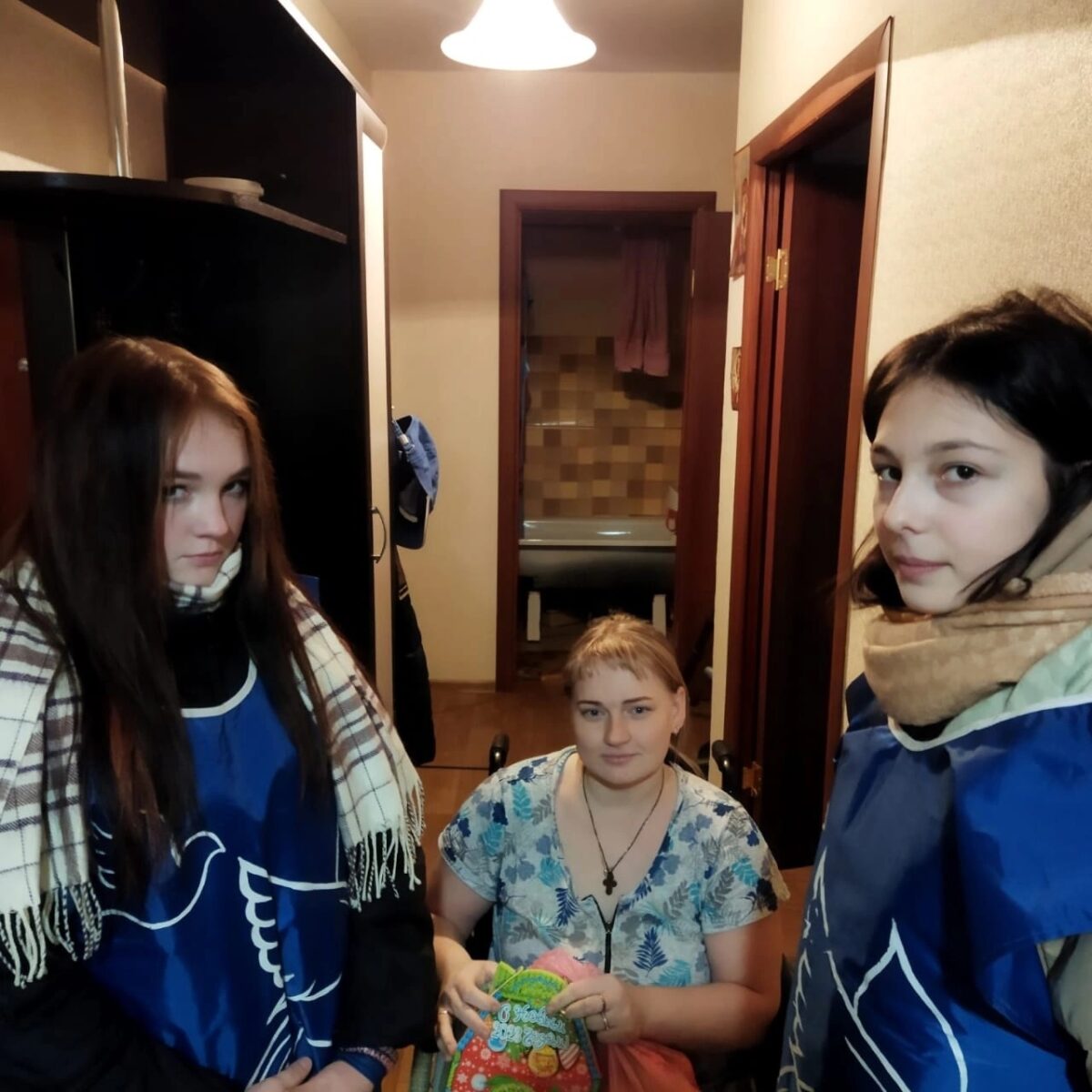 Лихославльские волонтёры принесли в дома радость и сладкие подарки