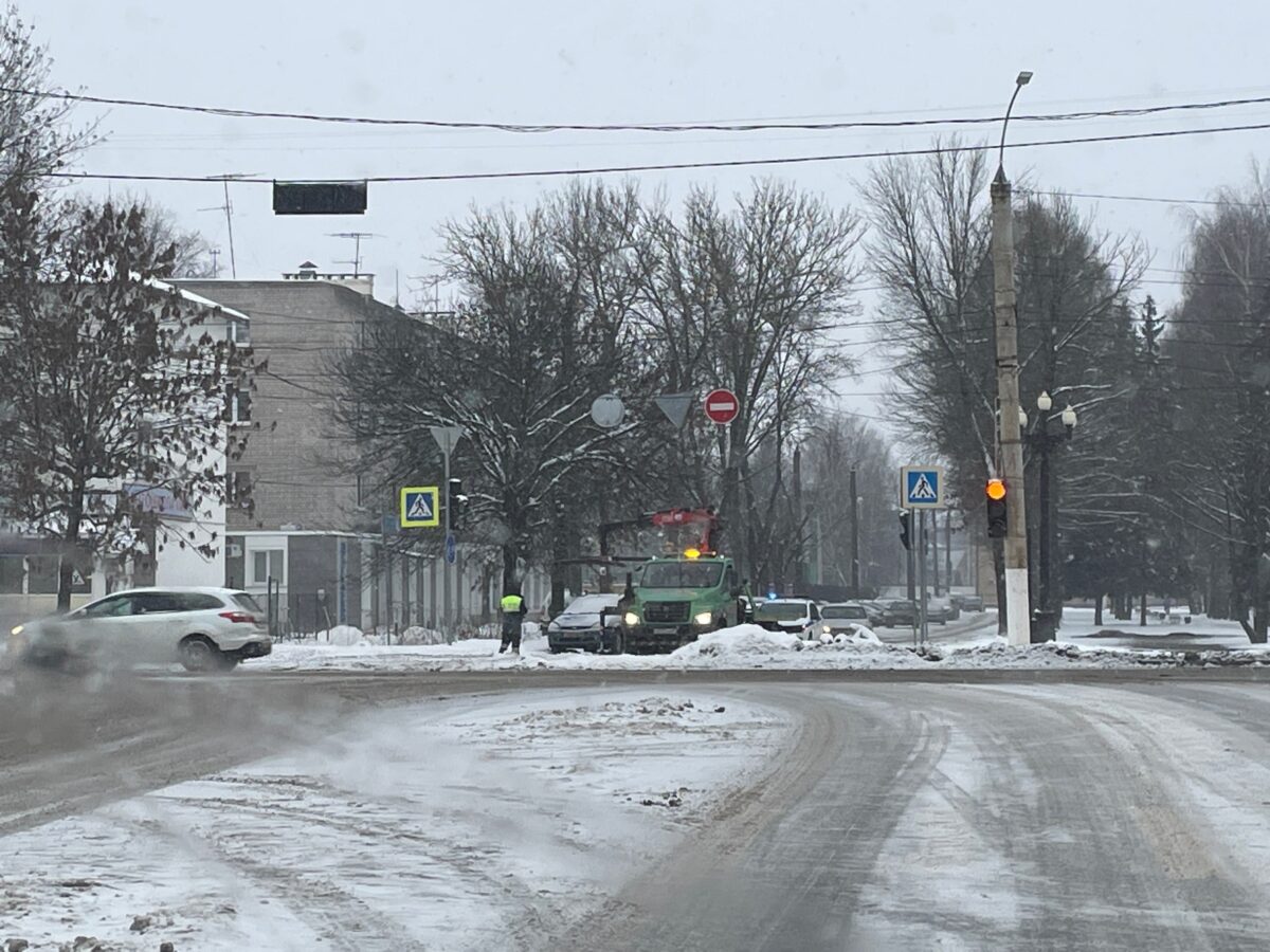 В Твери эвакуируют неправильно припаркованные автомобили | ТОП Тверь новости